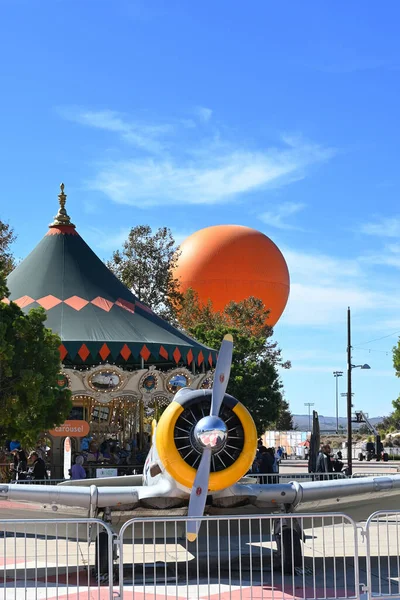 Irvine Kalifornia Lis 2022 Przejażdżka Balonem Karuzela Zabytkowy Samolot Orange — Zdjęcie stockowe