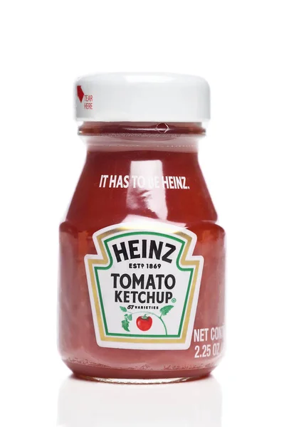 Irivne California November 2022 Mini Bottle Heinz Tomato Ketchup — 图库照片