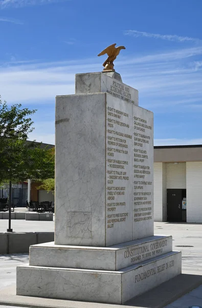 Santa Ana Kalifornia Lis 2022 Pomnik Karty Wolności Kampusie Uczelni — Zdjęcie stockowe