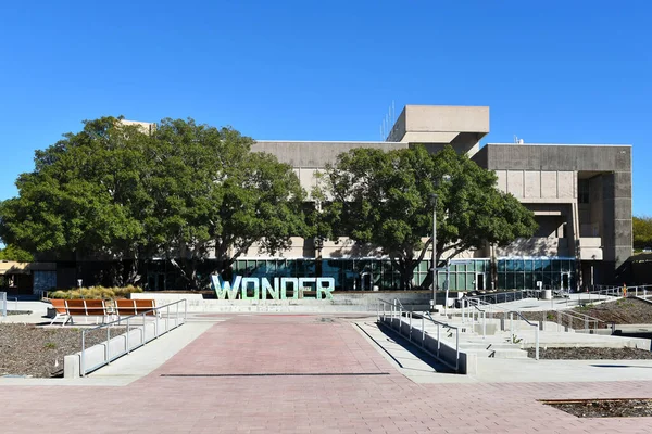 Mission Viejo California Jan 2023 Amphitheater Wonder Sculpture Library Campus 로열티 프리 스톡 이미지