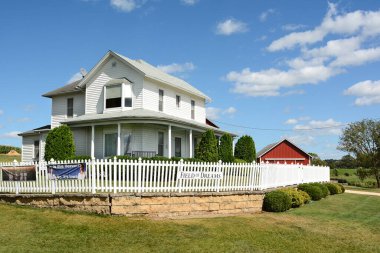 DYERSVILLE, IOWA - 20 Ağustos 2015: Field of Dreams ev ve film seti. Kevin Costner 'ın oynadığı 1989 yapımı film Lansing Aile Çiftliği' nde çekilmiştir..