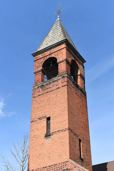 2023年2月26日 伊萨卡市中心圣凯瑟琳希腊东正教教堂钟楼 — 图库照片