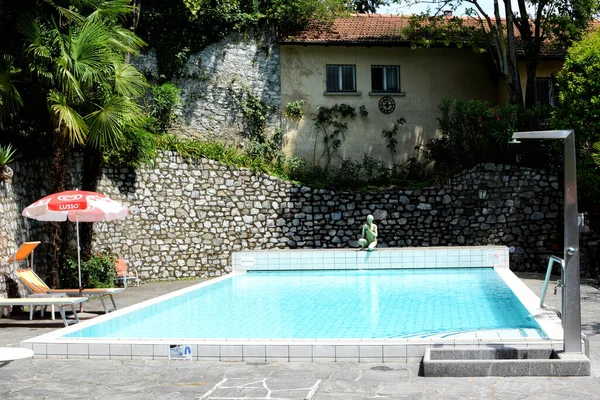 スイス ルガーノ 2014年7月5日 ルガーノ湖の国際オーラック歴史的湖畔ホテルのプール — ストック写真