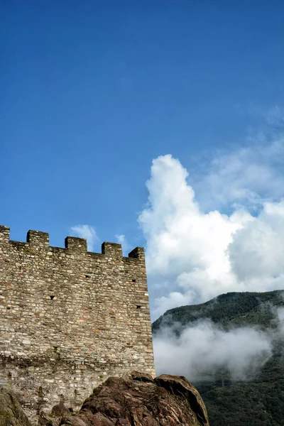 Closeup Castelgrande Com Nuvens Encosta Capital Sul Suíça Cantão Ticino — Fotografia de Stock