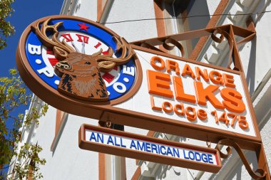 ORANGE, CALIFORNIA - 24 MAR 2023 Orange Elks Lodge 1475 tabelasının kapanışı.