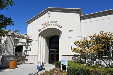 BUENA PARK, CALIFORNIA - 24 MAR 2023: Buena Park Toplum Merkezi spor, kültür faaliyetleri ve üst düzey programlar gibi çok çeşitli eğlence olanakları sunmaktadır..