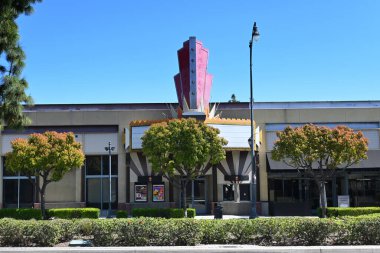 BREA, CALIFORNIA - 28 MAR 2023: Brea Bulvarı 'ndaki eski geliştirme binası, Brea' nın aşağısında yeni bir mekan açıldı..