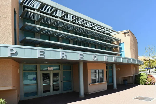 Irvine Kalifornia Kwiecień 2023 Zbliżenie Budynku Artystycznego Kampusie Szkoły Średniej — Zdjęcie stockowe