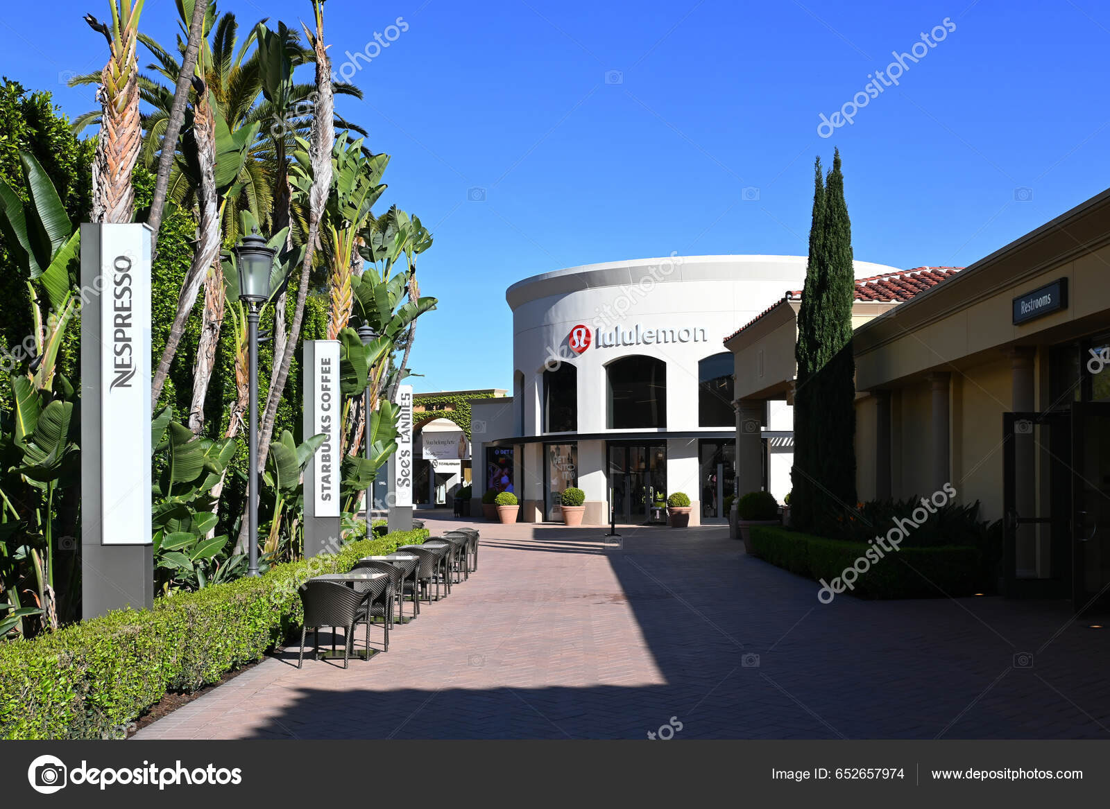 Newport Beach California Apr 2023 Lululemon Fashion Island – Stock  Editorial Photo © scukrov #652657974