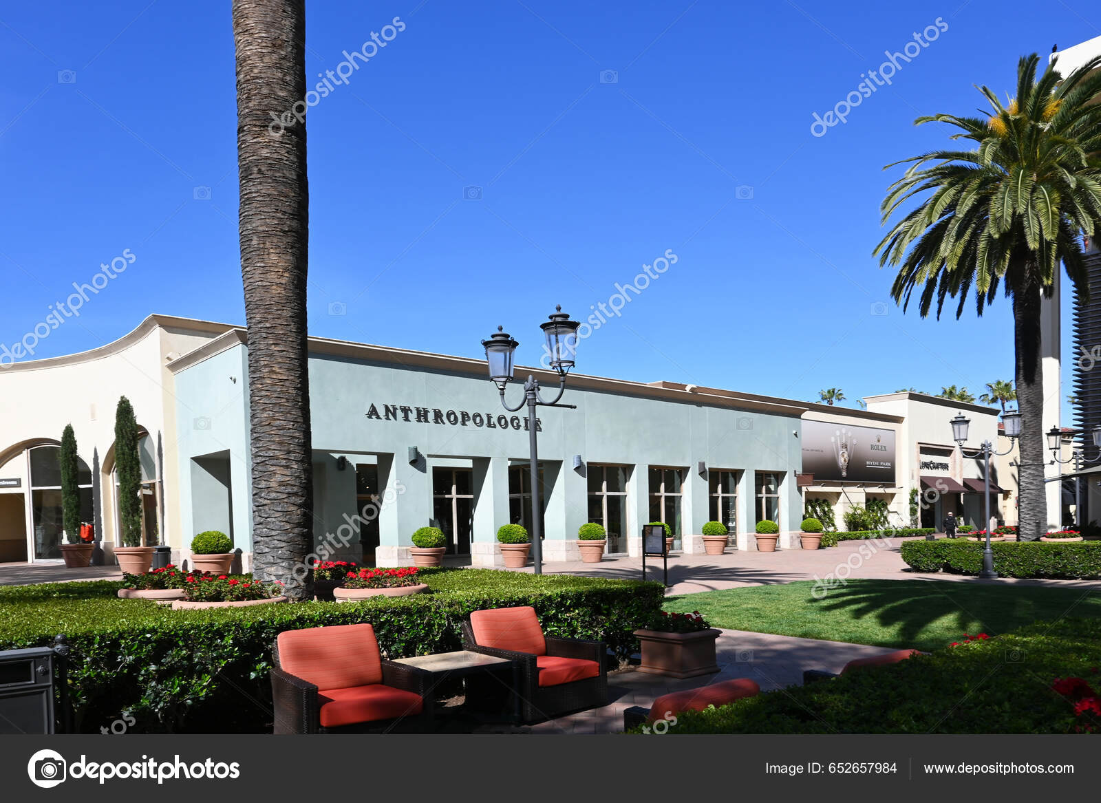 Newport Beach California Apr 2023 Antropologi Fashion Island Säljer  Exklusiva – Redaktionell stockfoto © scukrov #652657984