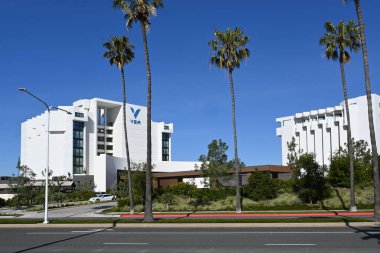 NEWPORT BEACH, CALIFORNIA - 22 Nisan 2023: VEA Newport Beach, A Marriott Resort and Spa, Fashion Island 'a komşu Newport Center