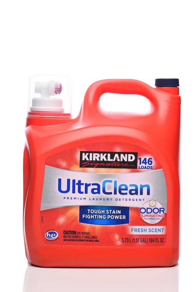 Irivne California May 20223 Пластикова Пляшка Kirkland Signature Ultra Clean — стокове фото