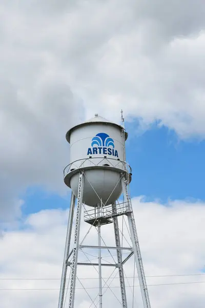 阿尔泰西亚 加利福尼亚 Sept 2023 阿尔泰西亚市的水塔提供了储水空间 以平衡需求高峰 并通过重力保持水压 — 图库照片