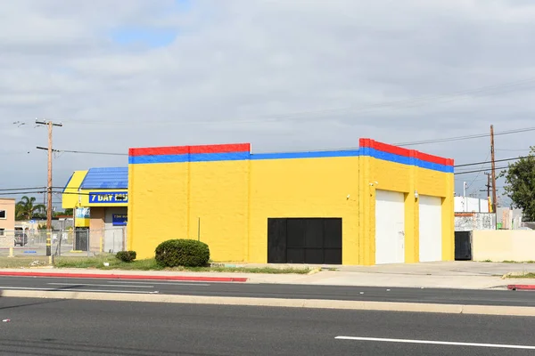 Stanton California Sept 2023 Una Tienda Silenciadores Días Color Amarillo — Foto de Stock