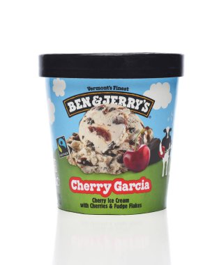 IRVINE, CALIFORNIA - 4 OCT 2023: 1 karton Ben ve Jerry 's Cherry Garcia Dondurması.