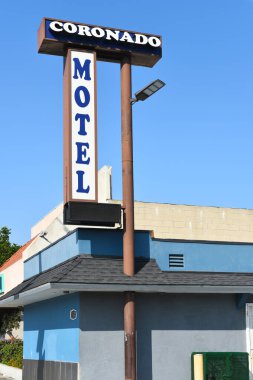LONG BEACH, CALIFORNIA - 18 OCT 2023 Pasifik Sahil Otobanı 'ndaki Coronado Motel, PCH.