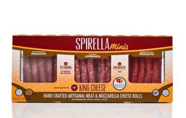 IRVINE, CALIFORNIA - 21 ARALIK 2023: Bir paket the package of β ella Minis, Hand Craft Artisanal meat and Mozzarella Cheese Rolls.