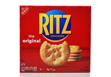 IRVINE, CALIFORNIA - 28 Aralık 2023: Bir kutu Ritz Krakeri, orijinal, Nabisco 'dan.