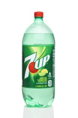 IRVINE, CALIFORNIA - 3 HAZİRAN 2024: 2 litre limonlu soda. 