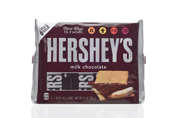 Irvine California Mar 2024 6フルサイズのハーシーミルクチョコレートバーのパッケージ ストック画像