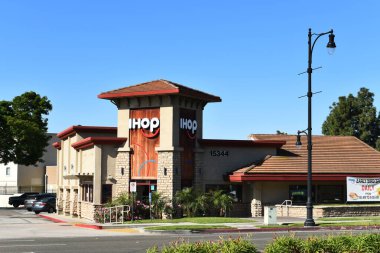WHITTIER, CALIFORNIA - 28 APR 2024: iHop Restaurant on Whittier Boulevard, a popular eatery known for it pancakes.  clipart