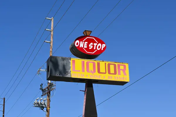 Habra Kalifornien Apr 2024 Das One Stop Liquor Schild Whittier Stockfoto