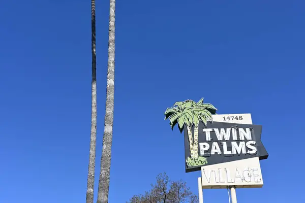 Whittier California Apr 2024 Twin Palms Village Bord Het Winkelcentrum Rechtenvrije Stockfoto's