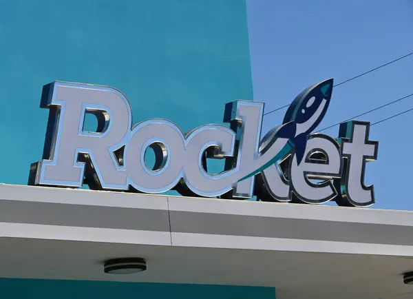 Whittier California Abr 2024 Rocket Convenience Store Assina Topo Loja Imagem De Stock