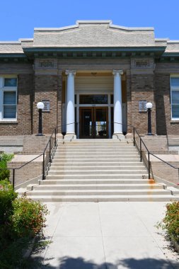 UPLAND, CALIFORNIA - 14 Temmuz 2024: Upland Halk Kütüphanesi olarak bilinen Carnegie Kütüphanesi. 1913 'te inşa edilen kütüphane Upland' daki ilk kamu binasıydı..