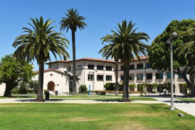 LONG BEACH, CALIFORNIA - 28 Temmuz 2024: Long Beach City College, LBCC 'de M Binası, konut ve Sosyal Bilimler.