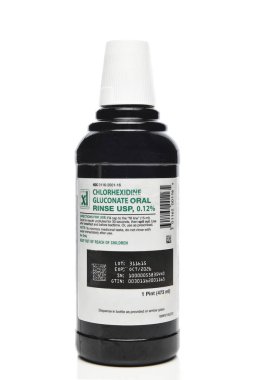 IRVINE, CALIFORNIA - 8 AUG 2024: Bir şişe klorhexidine Gluconate Oral Durulama. 