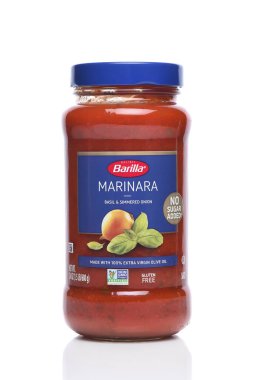 IRVINE, CALIFORNIA - 21 Eylül 2024: Bir kavanoz Barilla Marinara Sosu.