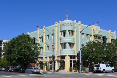 LONG BEACH, CALIFORNIA - 22 SEPT 2024: Hotel Metropolitan Long Beach, East Village Arts District 'te uygun fiyatlı bir butik oteldir.. 