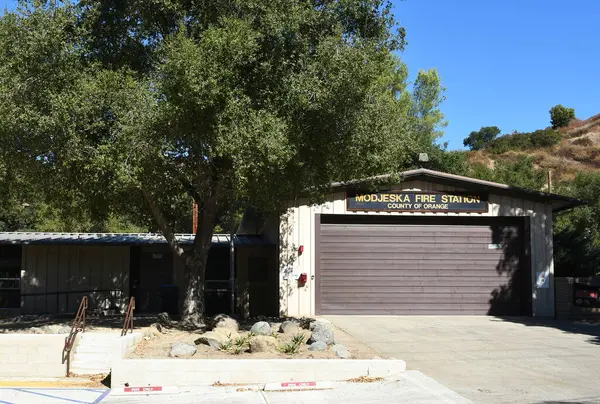 SILVERADO, CALIFORNIA - 25 OCT 2024: Modjeska İtfaiye İstasyonu, 1947 yılında Orange County İtfaiyesi 'nin bir bölümü.