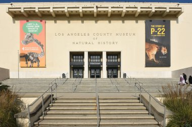 LOS ANGELES, CALIFORNIA - 4 Aralık 2024: The Natural History Museum in Exposition Parky, ABD 'nin en büyük doğal ve tarihi müzesidir..