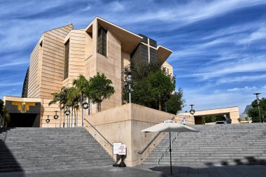 LOS ANGELES, CALIFORNIA - 2 DEC 2024: The Cathedral of Our Lady of the Angels in Downtown Los Angeles. clipart