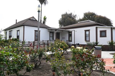 CARLSBAD, CALIFORNIA - 15 HAZİRAN 2025: Magee Park 'taki Magee House üç tarihi binanın bulunduğu 2,1 dönümlük bir tarihi park: Magee House, Heritage Hall ve Granary.