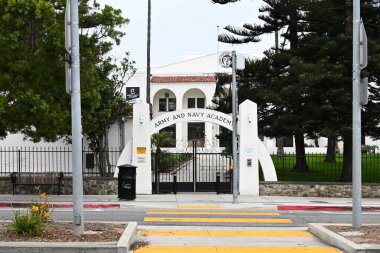 CARLSBAD, CALIFORNIA - 15 HAZİRAN 2025: Donanma Akademisi 'nin kampüsündeki ön kapı erkekler için seçkin bir özel üniversite hazırlık askeri okulu.