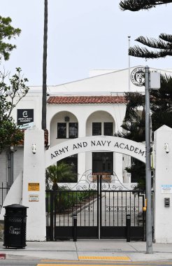 CARLSBAD, CALIFORNIA - 15 HAZİRAN 2025: Donanma Akademisi 'nin kampüsündeki ön kapı erkekler için seçkin bir özel üniversite hazırlık askeri okulu.