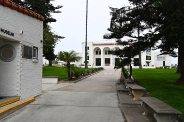 CARLSBAD, CALIFORNIA - 15 HAZİRAN 2025: Deniz Kuvvetleri Akademisi Kampüsü 'ndeki Müze ve Davis Hall erkekler için elit bir özel üniversite hazırlık askeri okulu.