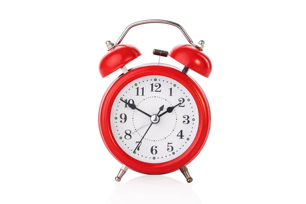 Reloj Despertador Rojo Aislado Sobre Fondo Blanco Con Ruta Recorte — Foto de Stock