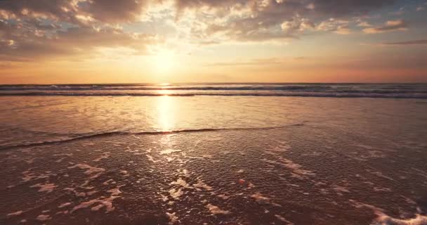 Восход Солнца Над Морем Пляжная Концепция Наступающего 2023 Года Текст — стоковое видео