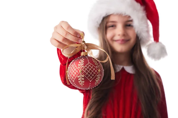 Mulher Sorridente Com Árvore Natal Brilhante Bola Menina Posando Vestido — Fotografia de Stock