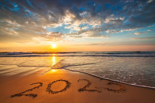 Новым 2023 Годом Отдыхая Пляже Морском Песке Восходе Солнца — стоковое фото