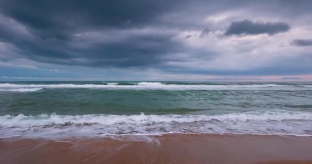 Morning Dark Clouds Ocean Beach Shore Dramatic Cloudscape Sea Waves — Vídeo de stock