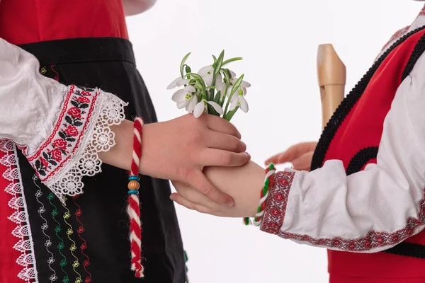 Menino Menina Búlgaro Trajes Folclóricos Tradicionais Com Flores Primavera Snowdrop — Fotografia de Stock