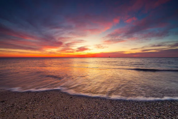 Schöne Wolkenlandschaft Über Dem Meer Sonnenaufgang — Stockfoto