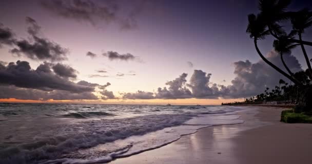 Пляж Впечатляющий Восход Солнца Над Карибским Морским Берегом Доминиканская Республика — стоковое видео