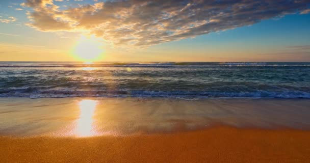 Kleur Tropische Oceaan Zonsopgang Strand Zand Zee Golven Video — Stockvideo