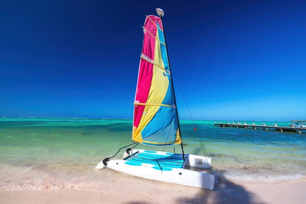 Catamarano Colori Barca Vela Windsurf Kayak Parasailing Attività Estive Sulla — Foto Stock